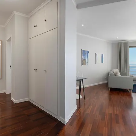 Caniço Vii By An Island