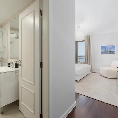 Caniço Vii By An Island Appartement