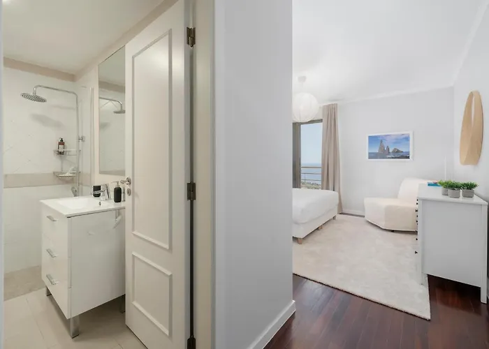 Canico Vii By An Island דירה